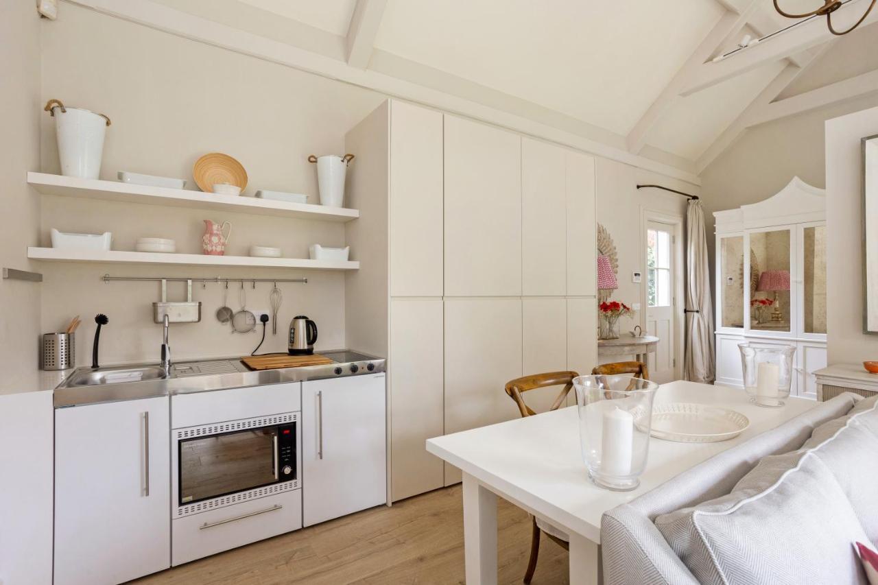 The Annexe - Beautiful Apartment With Garden Close To Heathrow And Windsor Staines-upon-Thames Екстериор снимка