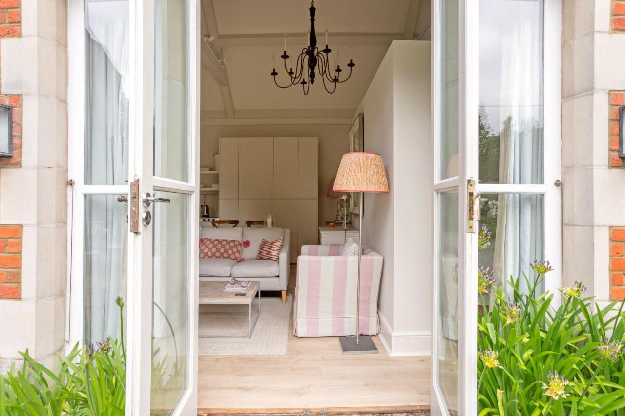 The Annexe - Beautiful Apartment With Garden Close To Heathrow And Windsor Staines-upon-Thames Екстериор снимка