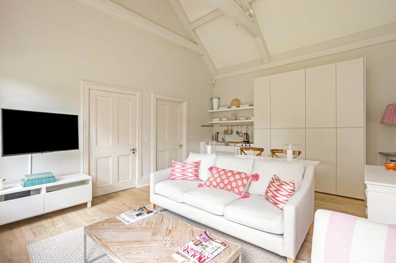 The Annexe - Beautiful Apartment With Garden Close To Heathrow And Windsor Staines-upon-Thames Екстериор снимка
